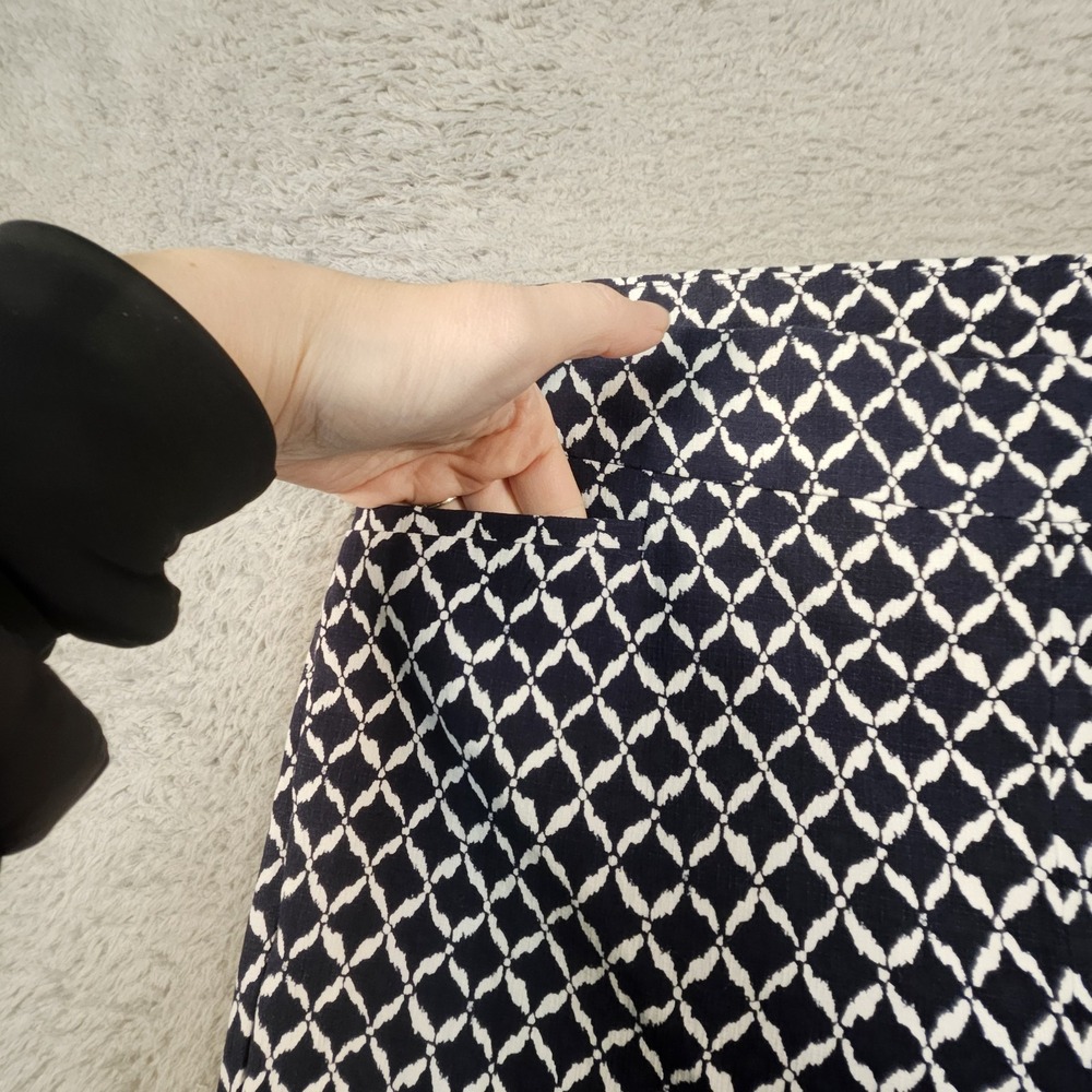 Chico's‎ Brigitte Slim Crop Pants Womens 10 Navy White Diamond Matelassé Coastal - Picture 3 of 16